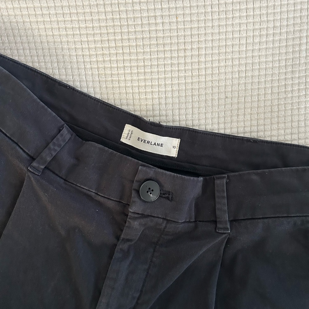 Everlane Pleated Chino Short in Black - Picture 6 of 6